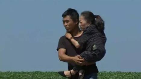 生来就残疾，成年后只有30公斤，朱晓红如今却身价过亿，捐款千万