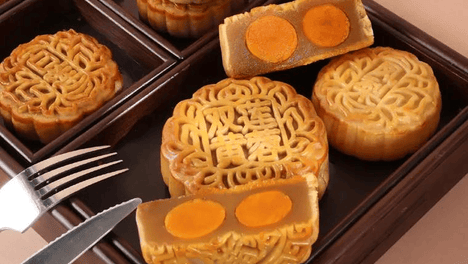 为啥南方吃月饼是切块分食，而北方是整个啃？原因太真实了
