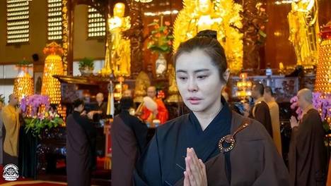 考古|王祖贤自曝单身24年不结婚，还完情债皈依佛门，和齐秦那段情让她遍体鳞伤