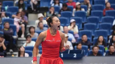 10月11日：黑马横空杀出！郑钦文半决赛迎劲敌，复仇大战来了