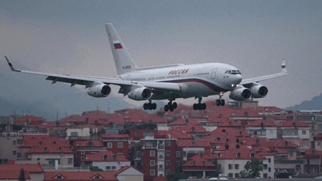 乌军半空围猎，普京险遭斩首，专机不敢降落，空中紧急大改道