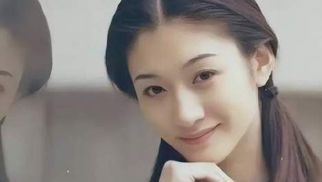 李小冉十六个字官宣离婚，怒怼营销号删评论，本不想占用公共资源 明星离婚后沉默应对谣言，展现体面与修养，舆论不应随意编造。
