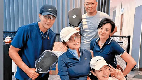 刘恺威恋情曝光！与32岁黎纪君牵手约会打匹克球 9图