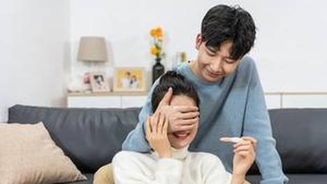 月薪五千给女友花四千？别让"自我感动式恋爱"榨干你的人生！