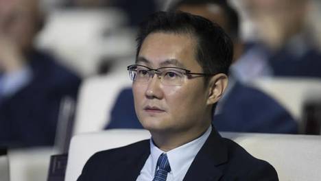 马化腾：一年前以为上了AI的船，结果发现漏水了，AI线路要结合自身优势稳扎稳打，不能乱抢地盘