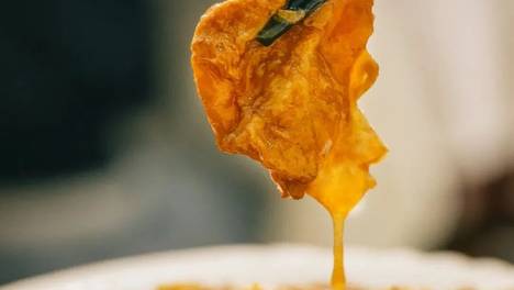 一盘贫嘴菜，半部天津史