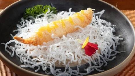 食客请就位：金丝裹龙舟，凤尾跃席间