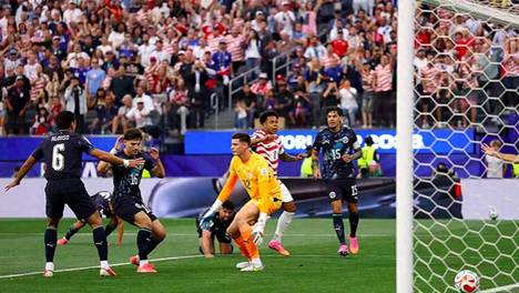 南美无弱旅？FIFA41世预赛18场丢10球+连胜巴西阿根廷 却1-4开门黑
