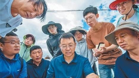 把论文写在大地上