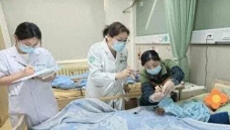 济钢三区社区卫生服务中心联合市七院皮肤科到吉康护理院开展专科会诊服务