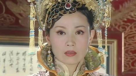因长得太美被导演据为己有，16年后老公故技重施，又抱得美人归，如今她过得怎么样了？