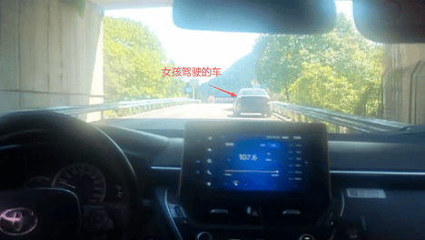 被继母怀疑拿钱，15岁女孩负气离家，拿走车钥匙看视频自学驾驶，从湖南行驶至贵州被民警拦截