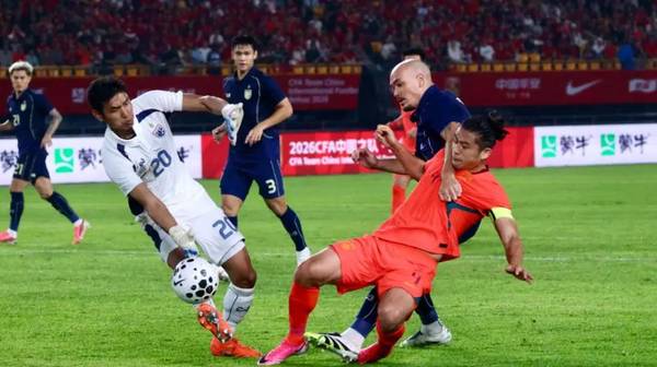 国足狂轰24脚射门无果 闷平泰国队