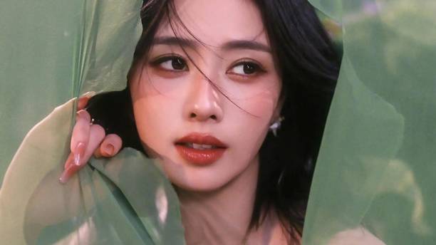 白鹿出道10年啦！晒32岁生日照美成小花仙，《朝玉阶》卡点官宣