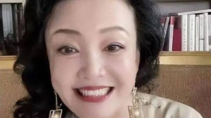 张兰模仿大S穿搭卖货，是不是家族恩怨连续剧？