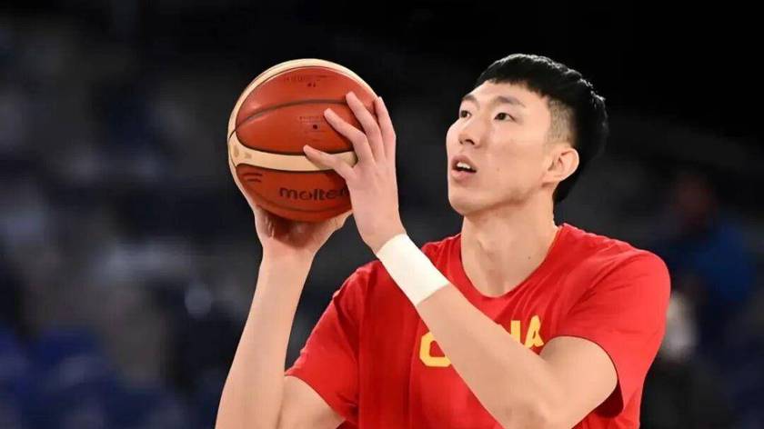都是缺席中国男篮，为何周琦遭指责，赵睿被理解？