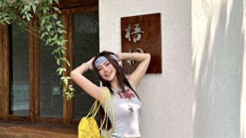 洞洞鞋已经淘汰，现在是“赛车鞋”的时代，搭裤子、裙子都时髦！
