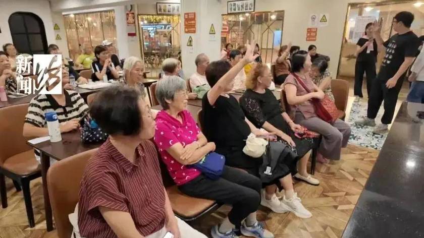 火了！上海这里被挤爆！阿姨爷叔争先恐后，就怕进不去…