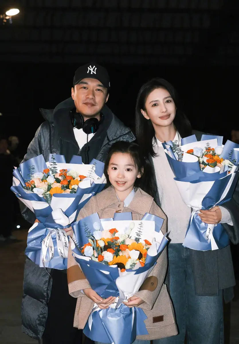 佟丽娅与小酒窝同框画面养眼 与董璇合影颜值能打