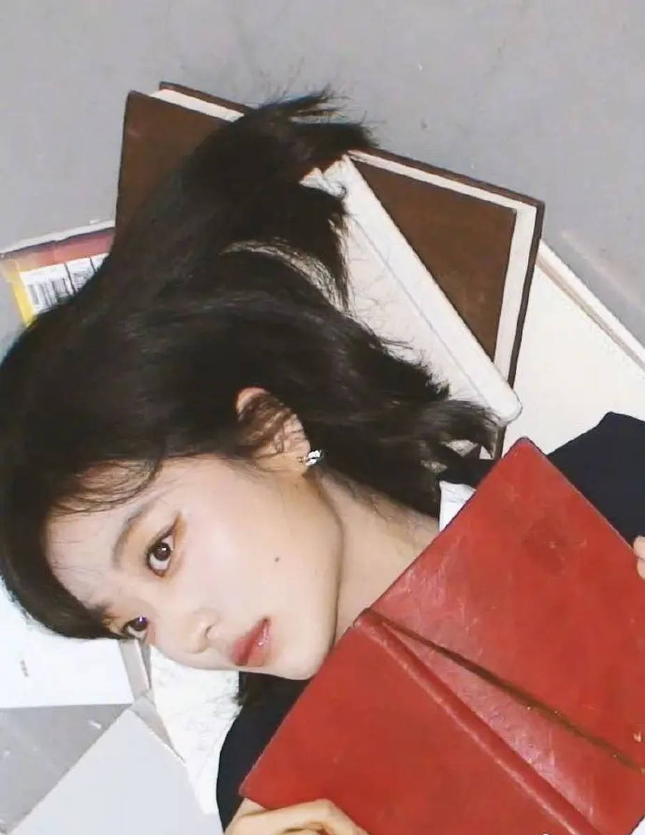 孙千晒校园风写真 又甜又飒的“美美高妹”