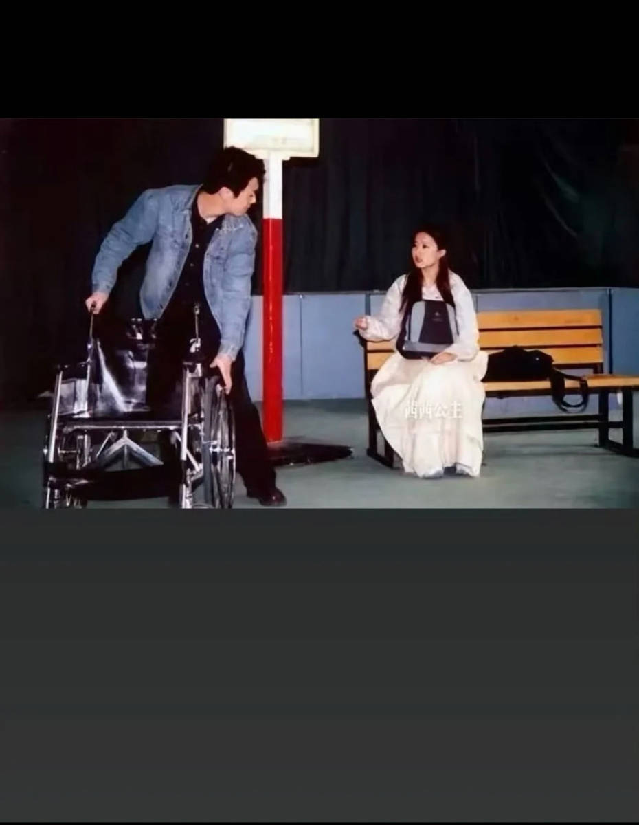 刘亦菲朱亚文大学时期合照曝光！经常组队排练考试