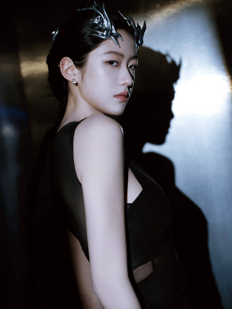 机械风小龙女！向涵之戴银色龙角走红毯