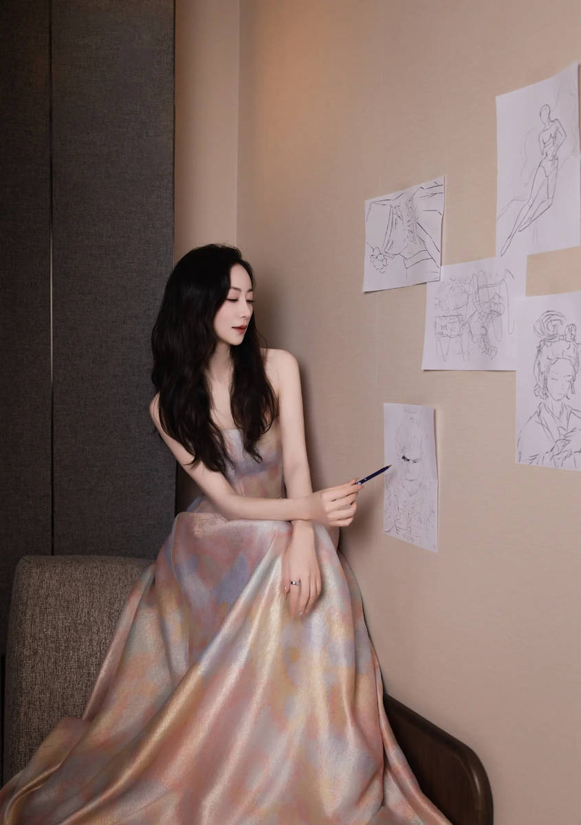 韩雪渐变抹胸裙温柔雅致 长发灵动气质脱俗