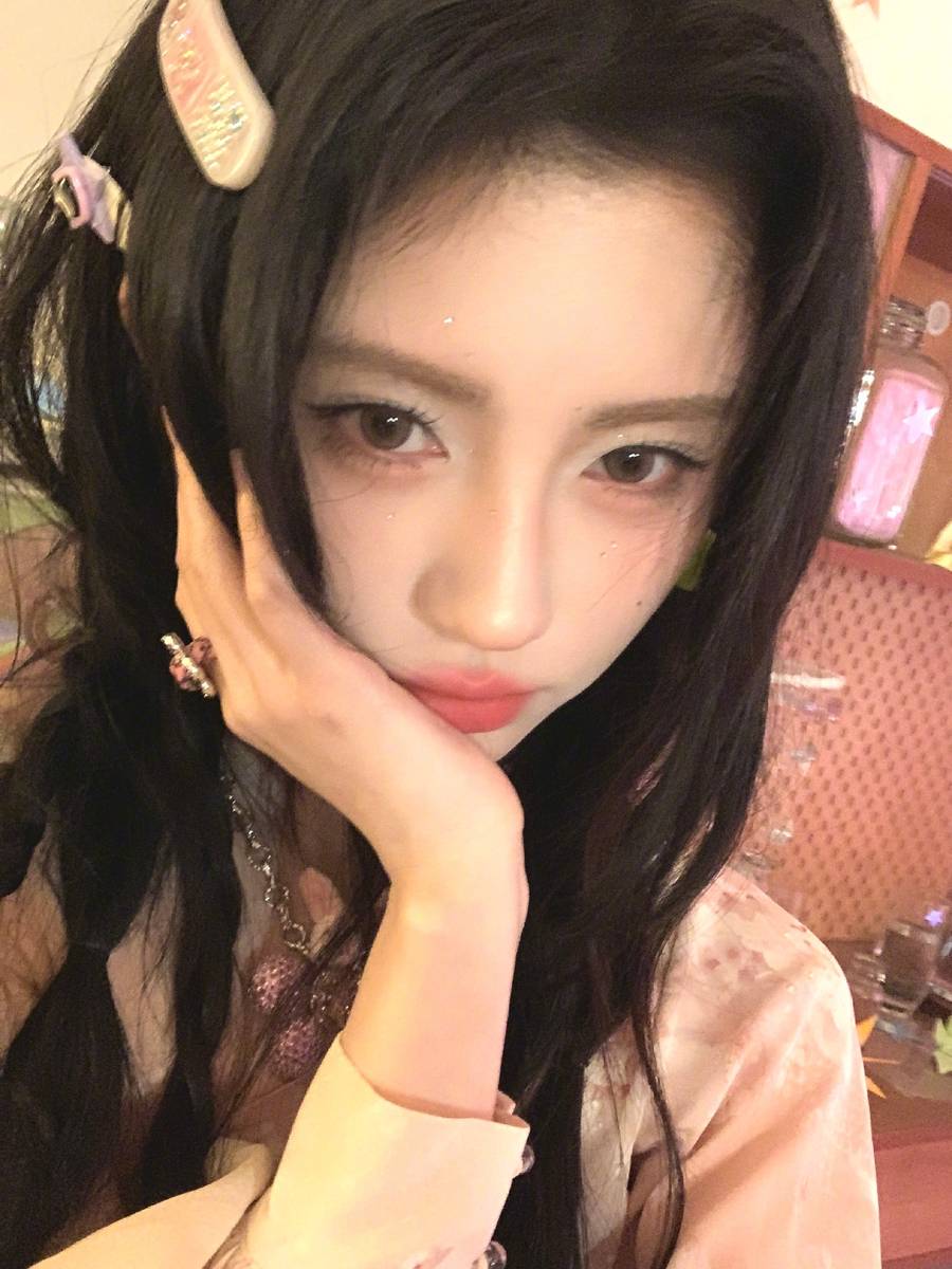 鞠婧祎梦幻少女风穿搭美到犯规！嘟嘴卖萌可爱迷人