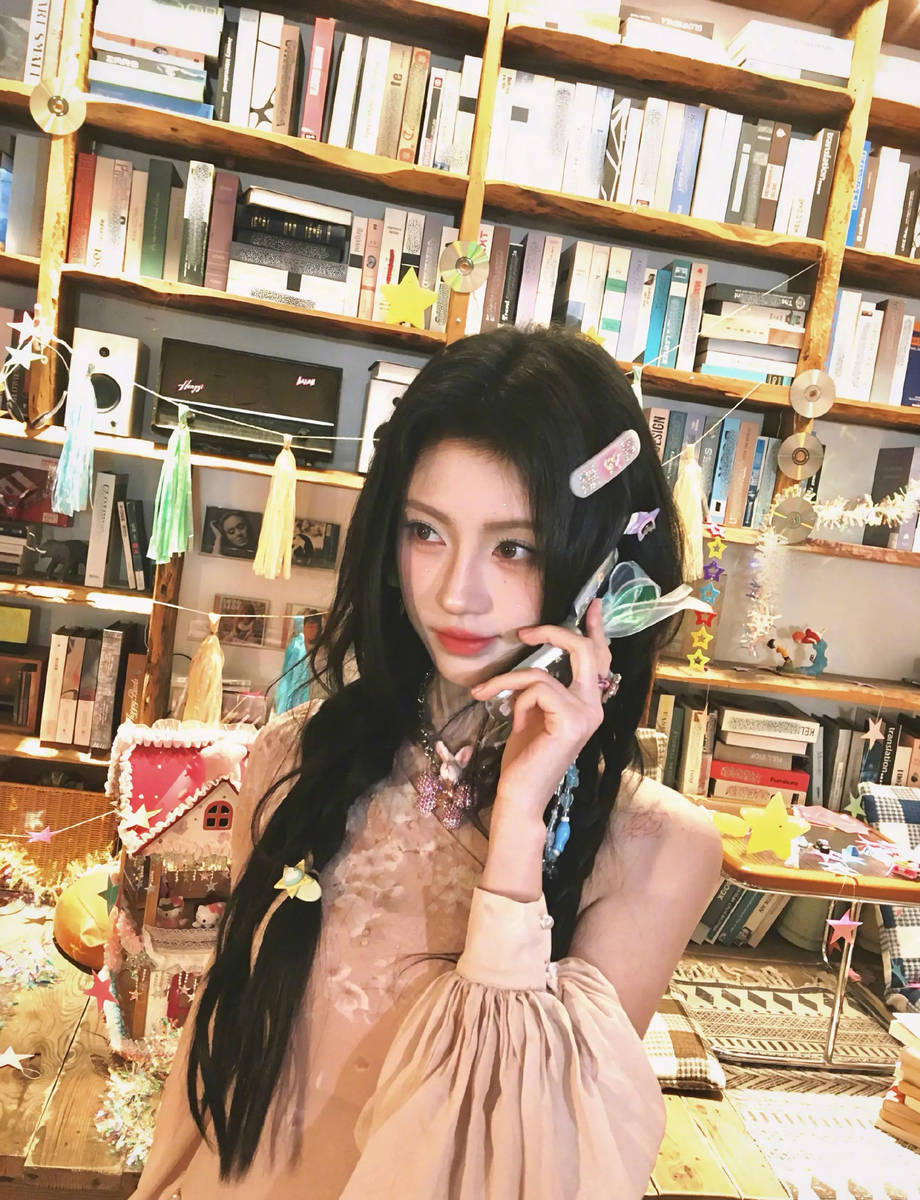 鞠婧祎梦幻少女风穿搭美到犯规！嘟嘴卖萌可爱迷人