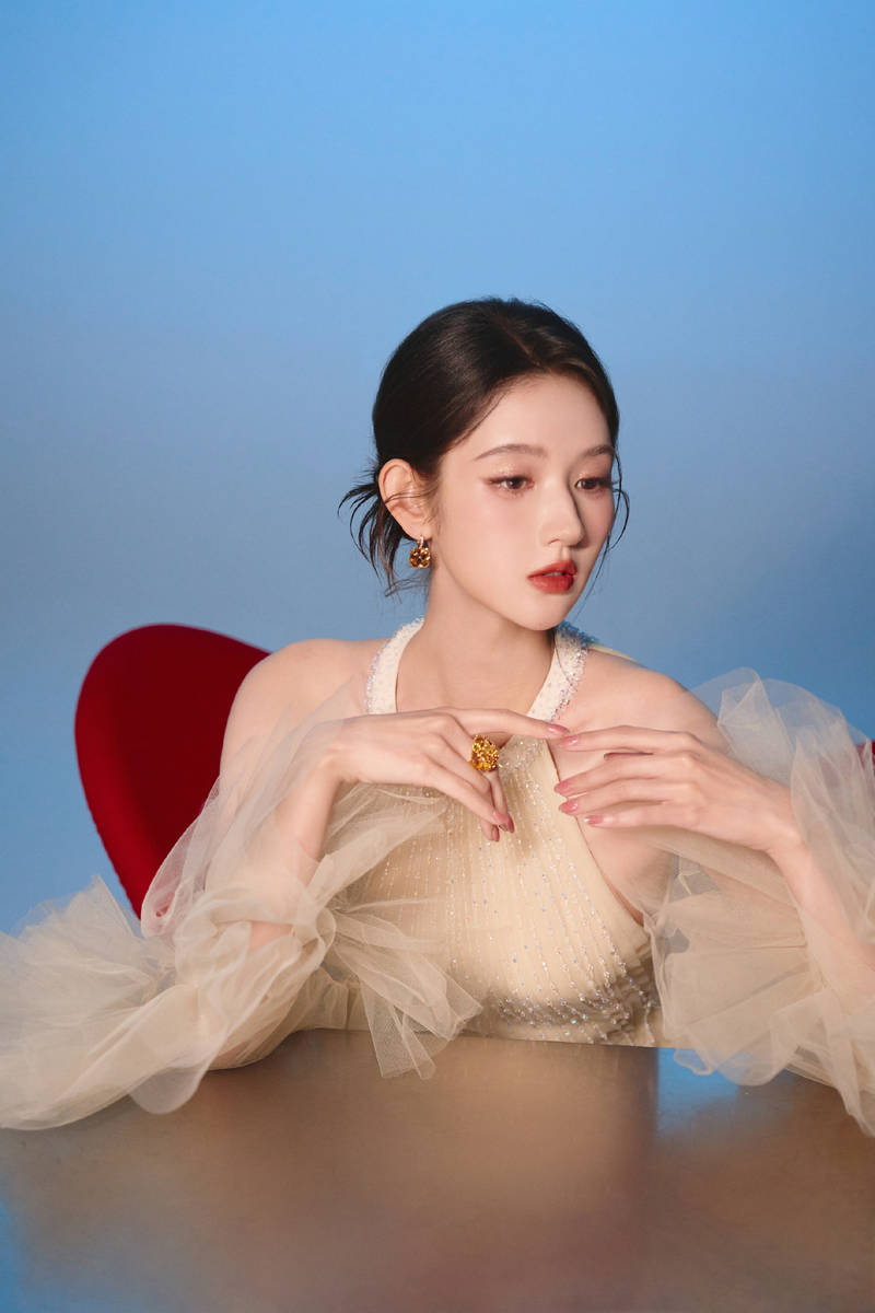 王玉雯穿亮片轻纱裙似优雅天鹅！美貌养眼气质在线