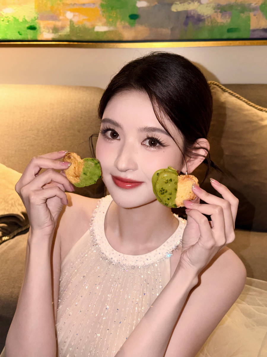 王玉雯穿亮片轻纱裙似优雅天鹅！美貌养眼气质在线