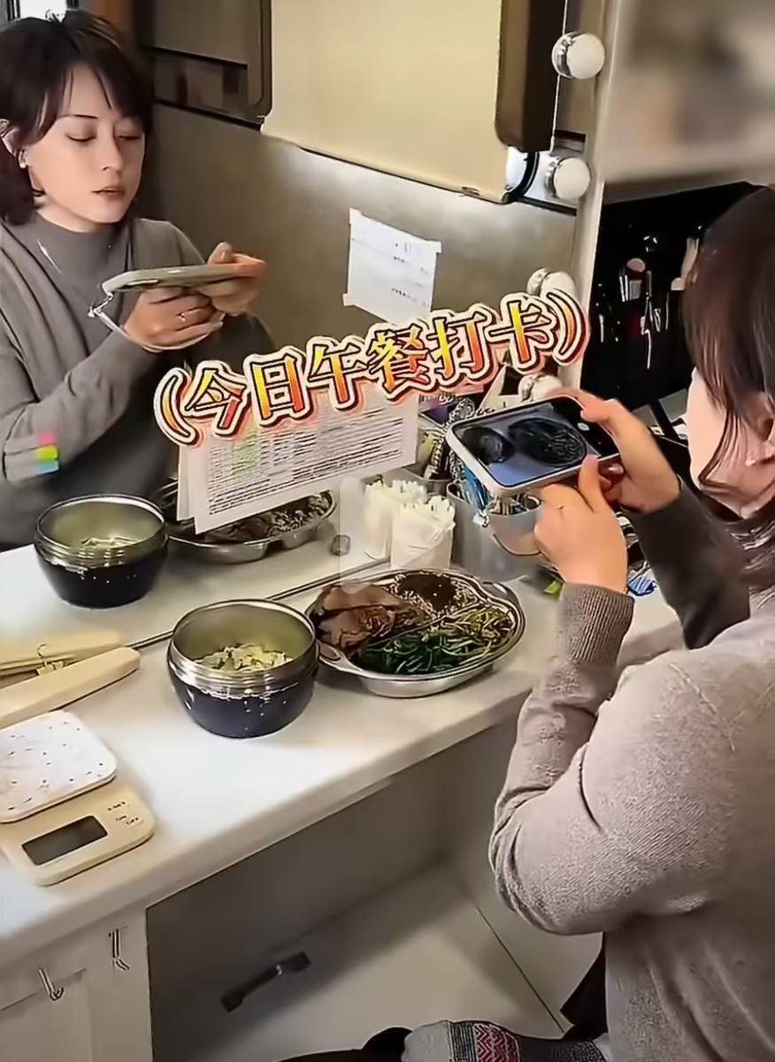 孙俪片场吃减脂餐超自律 餐食克数控制分毫不差