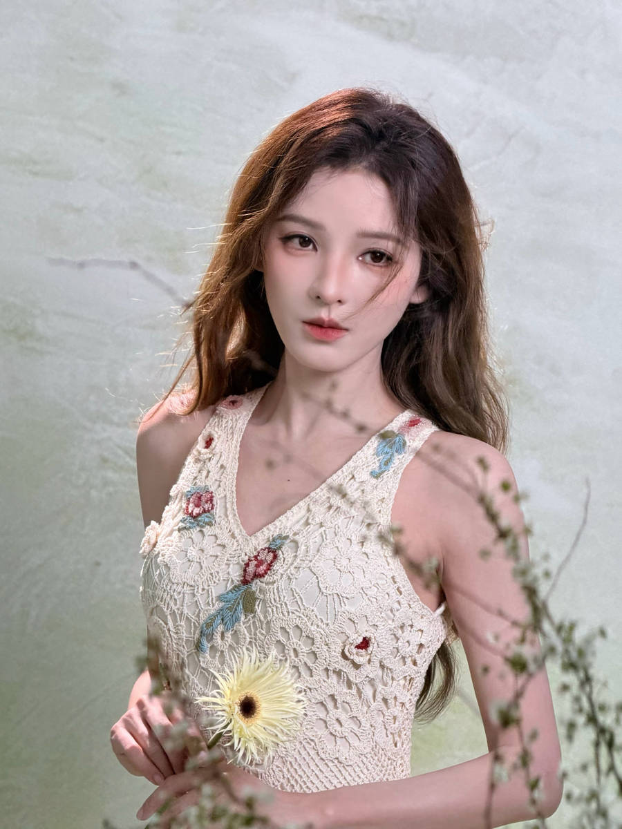 张予曦化身春日花仙子！置身繁花丛中唯美浪漫