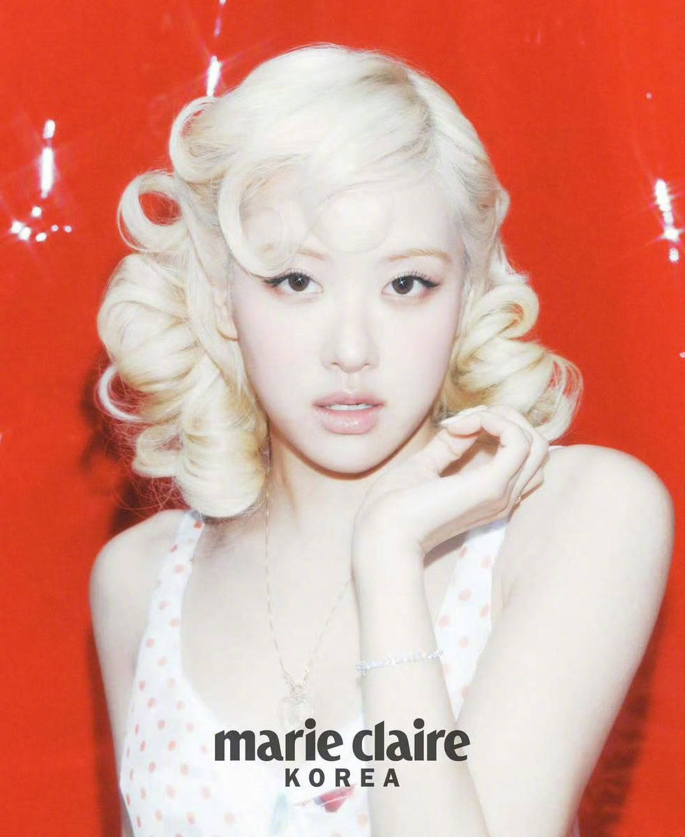 朴彩英金发红唇明艳灵动 摩登复古造型风情万种