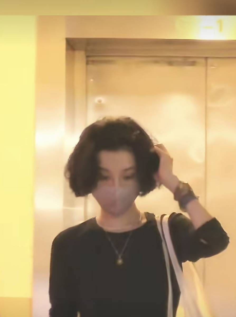 宋祖儿剪利落短发低调出行 干练随性自带港风气质