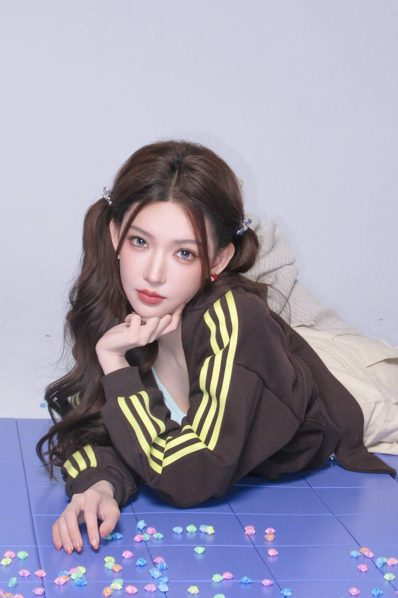程潇化身兔耳萌妹少女感十足 打扮青春元气超养眼