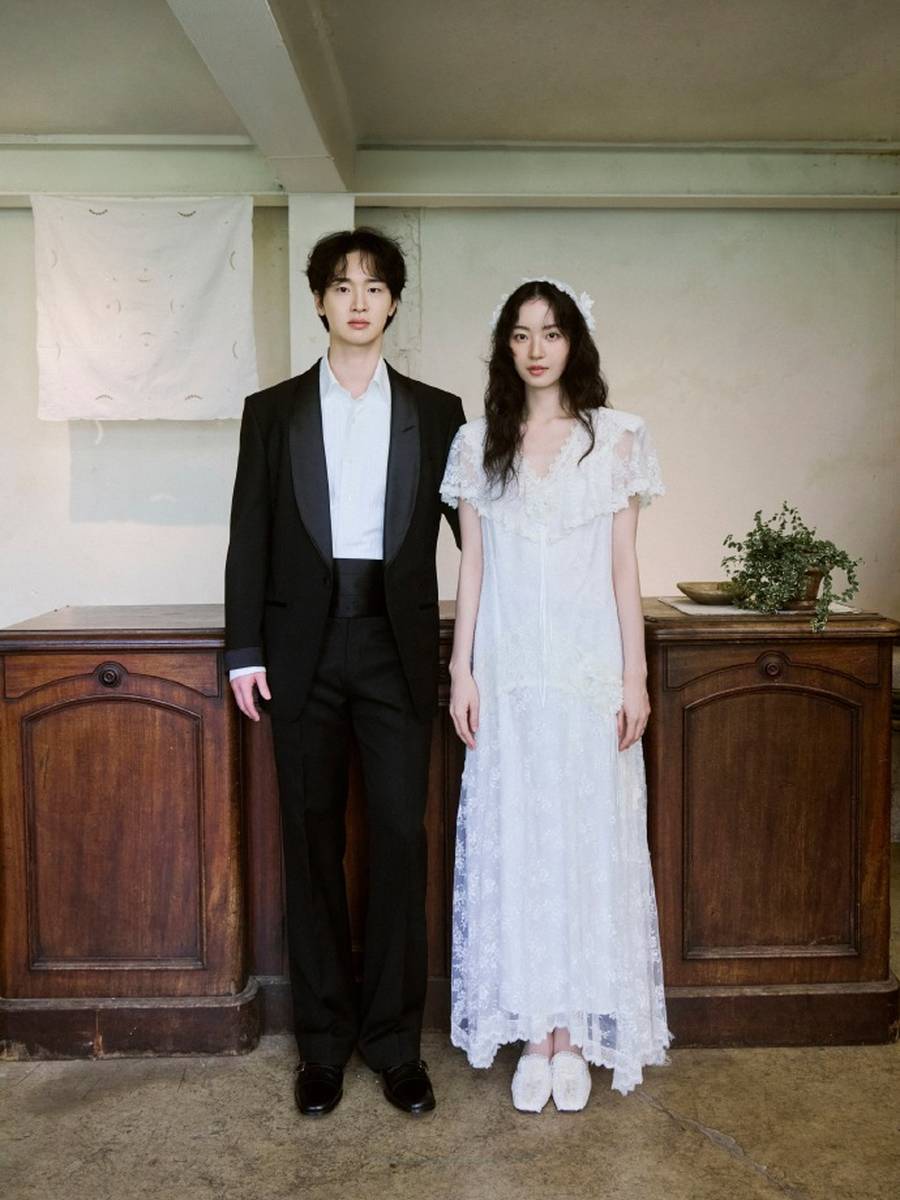 张东润金承允温柔胶片婚照 简约清新满是爱意
