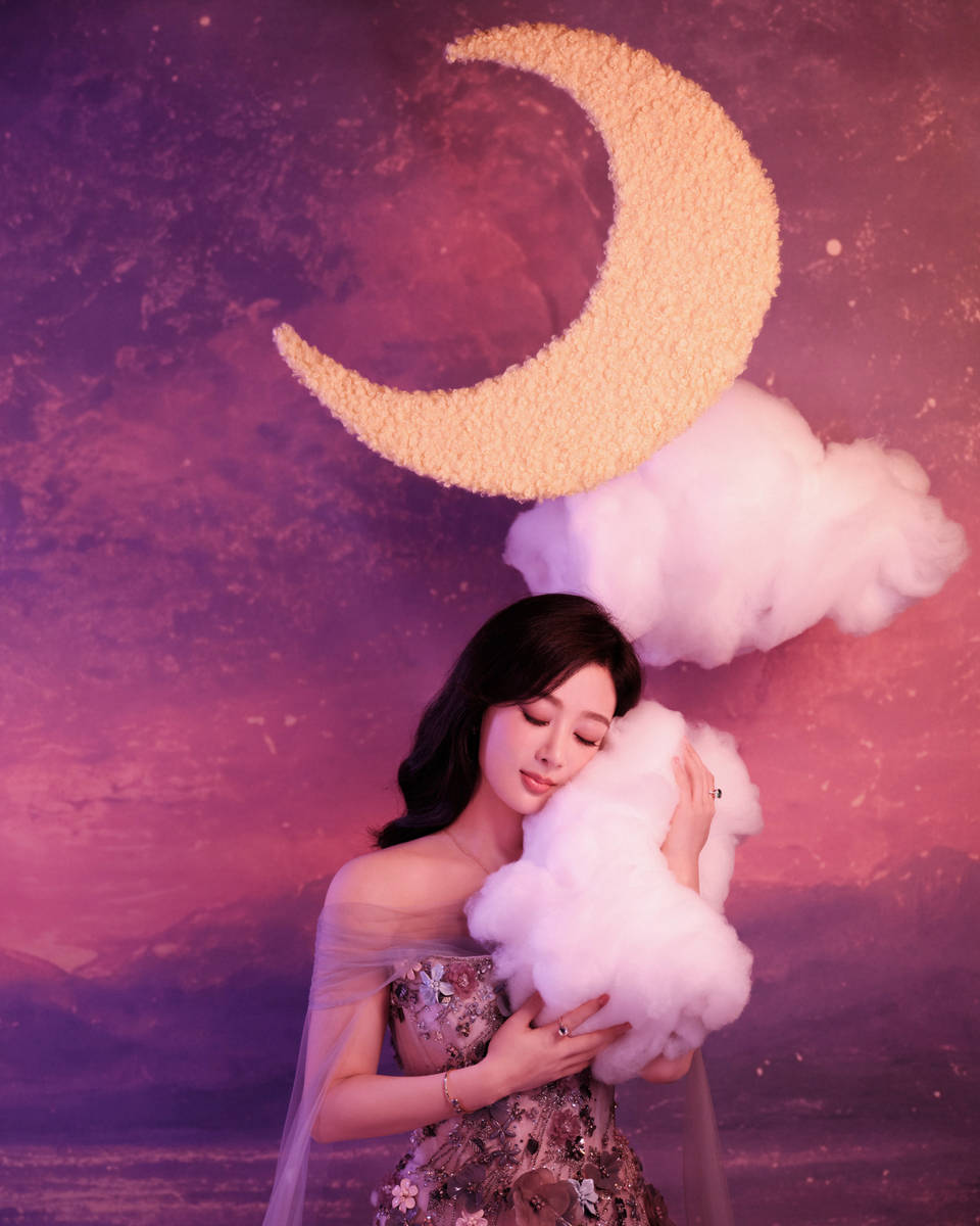 杨紫穿似锦纱裙梦幻甜好意思 化身虚幻精灵善良可东谈主