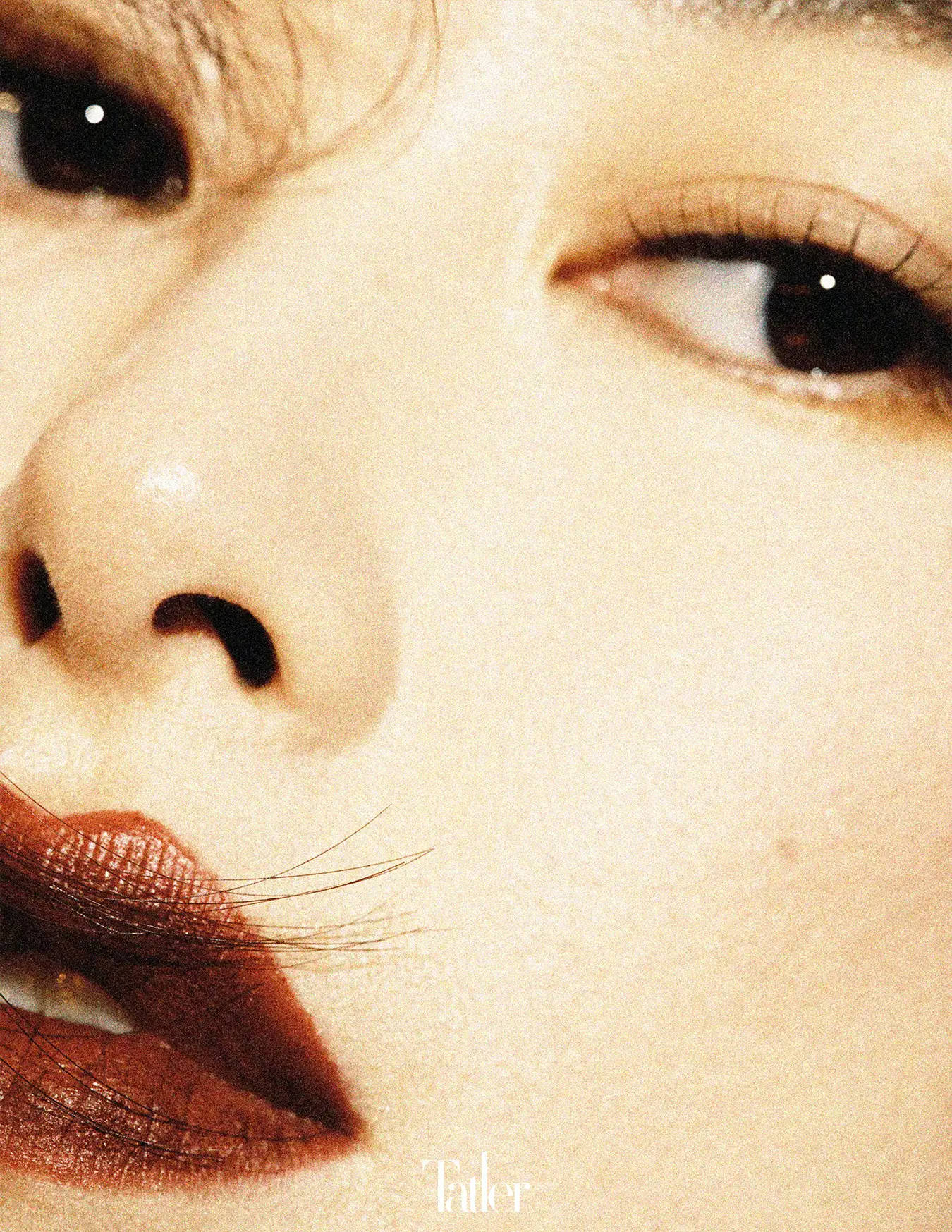 朱珠一组鎏金岁月大片释出 诠释浓妆淡抹总相宜