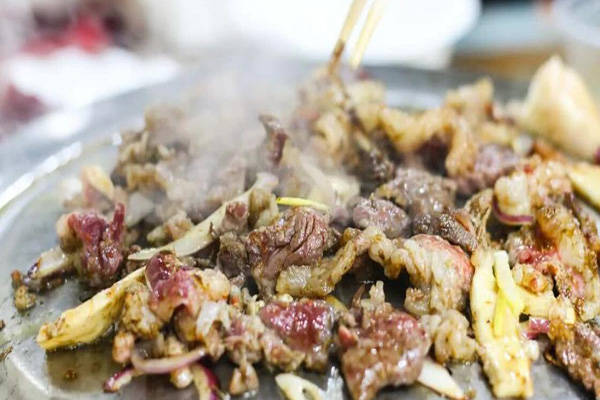 要讲吃烤肉,全国城市排行榜中,齐齐哈尔一定名列前茅.