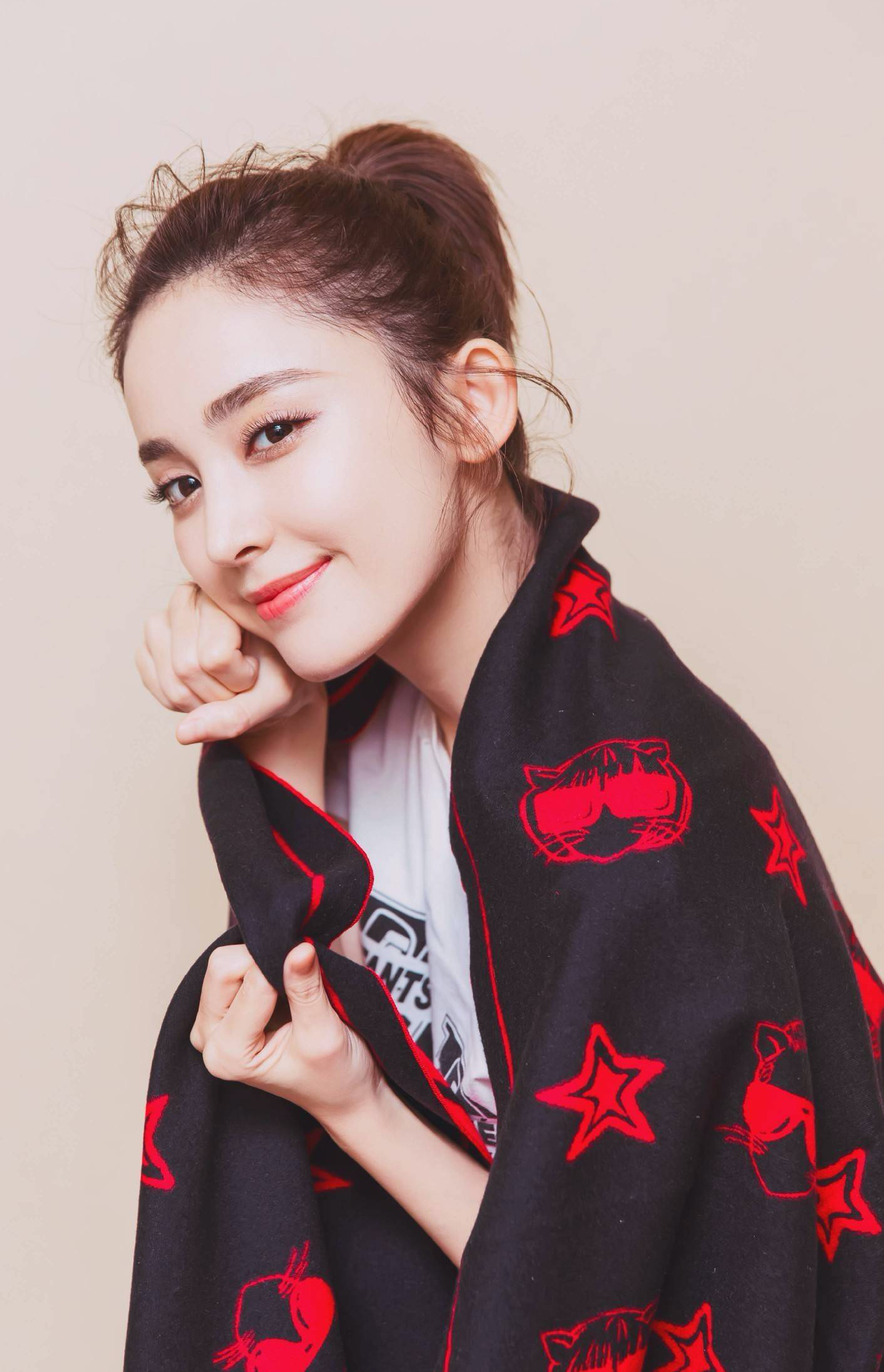 无论是在舞台上还是生活中,古力娜扎都能散发出独特的魅力,让人为之