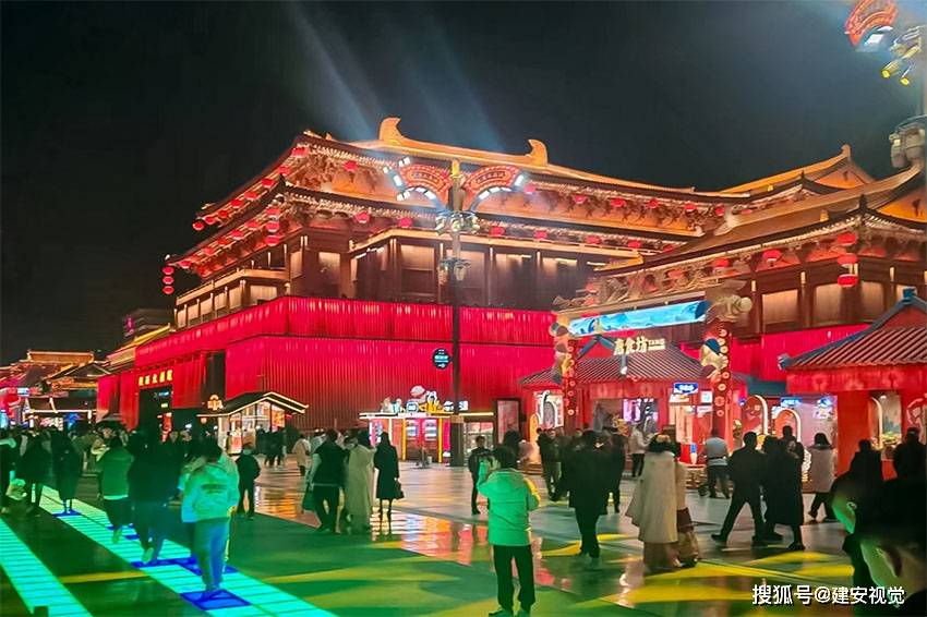 夜探大唐不夜城,2024央视春晚西安分会场开始搭建,西安会带来什么惊喜