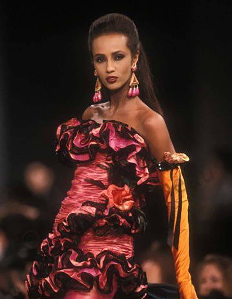 沙漠之花华莉丝·迪里:4岁遭性侵,5岁被割生殖器,却成顶级超模_女性