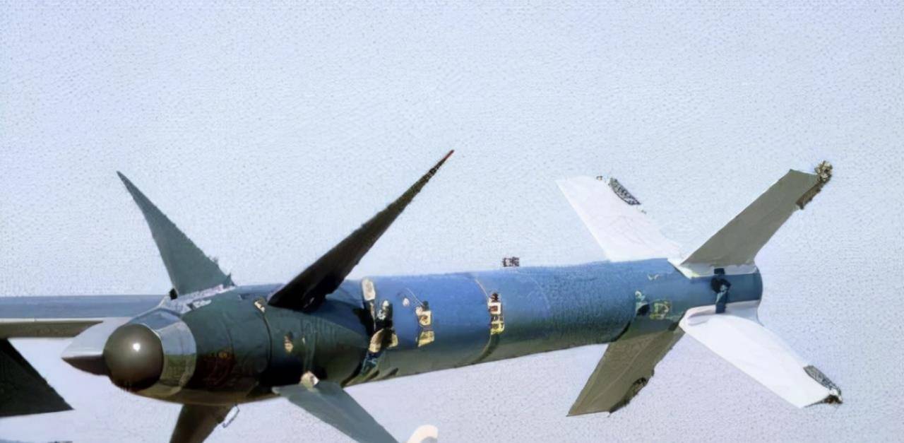 他还有一个如雷贯耳的绰号"sidewinder",翻译过来便是响尾蛇