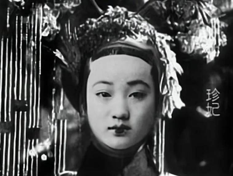 最终,为了保住大清后妃的"名节",慈禧太后要求手下崔玉贵将珍妃推入井