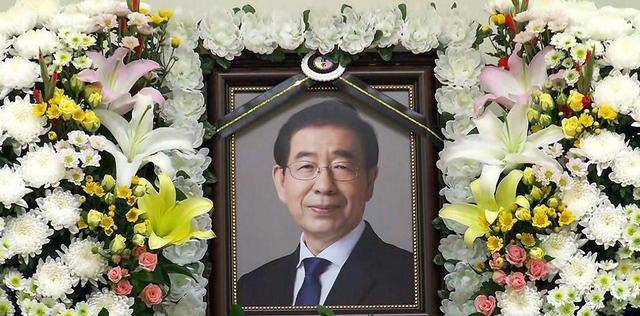 遗像可不能乱摆,遵守"三不四要"的规则摆放,轻松解决这一困扰_逝者