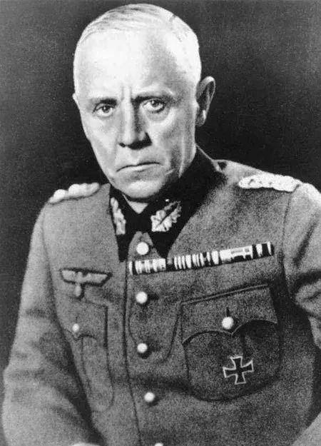 刺杀希特勒行动,一条桌子腿救了他_施陶芬贝格_路德维希·贝克_纳粹