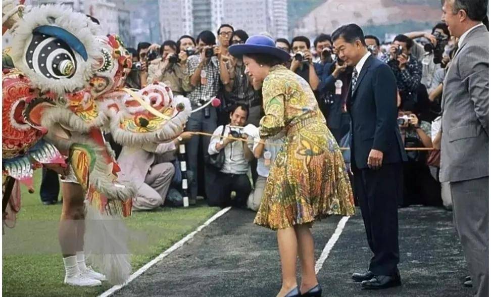 英国女王伊丽莎白二世为何在1986年访问中国?