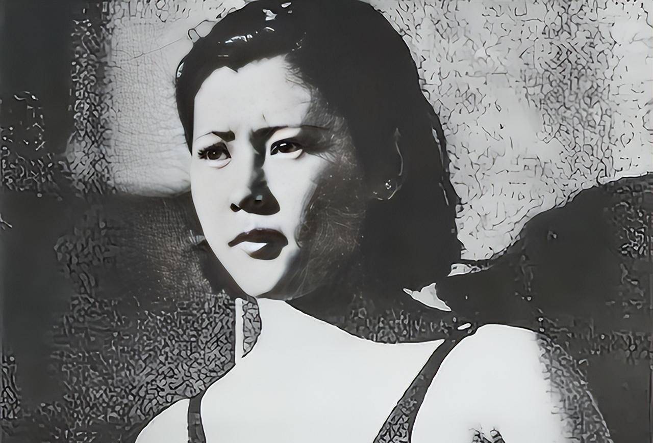 "哈尔师长"最漂亮的姨太太,竟然是民国时的"美人鱼"杨秀琼_军阀_游泳