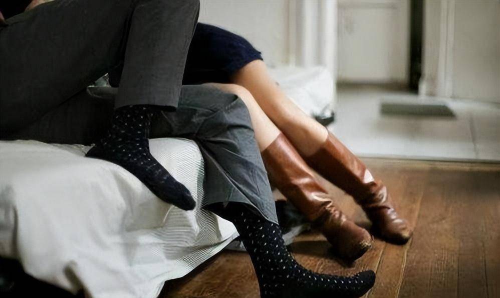 巨贪赖小民:家藏3吨现金情妇100多个,被捕后称:守着钱不敢花_华融